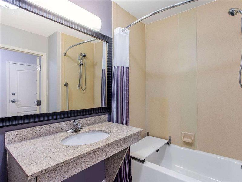 La Quinta Inn & Suites Fultondale Eksteriør bilde